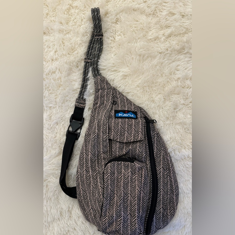 KAVU Herringbone Pattern Black Beige Versatile Rope Sling Bag